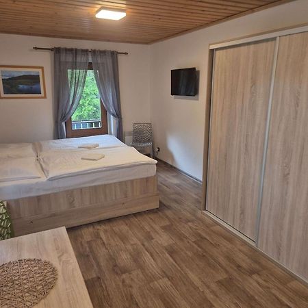 Penzion Hubert Mikulov v Krusnych Horach Buitenkant foto